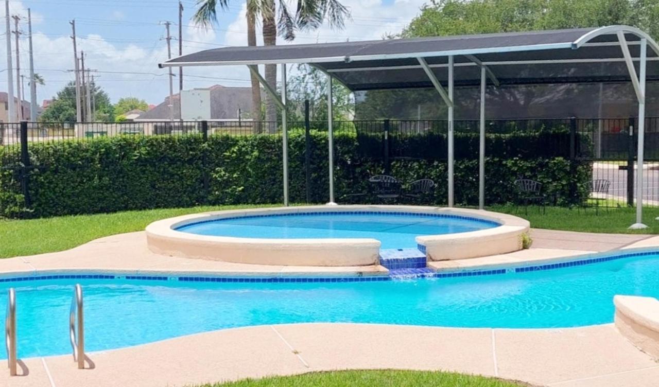 Beautifully Furnished 3Bd 2Br Pool Gated Condo In Mcallen, Tx ฟาร์ ภายนอก รูปภาพ